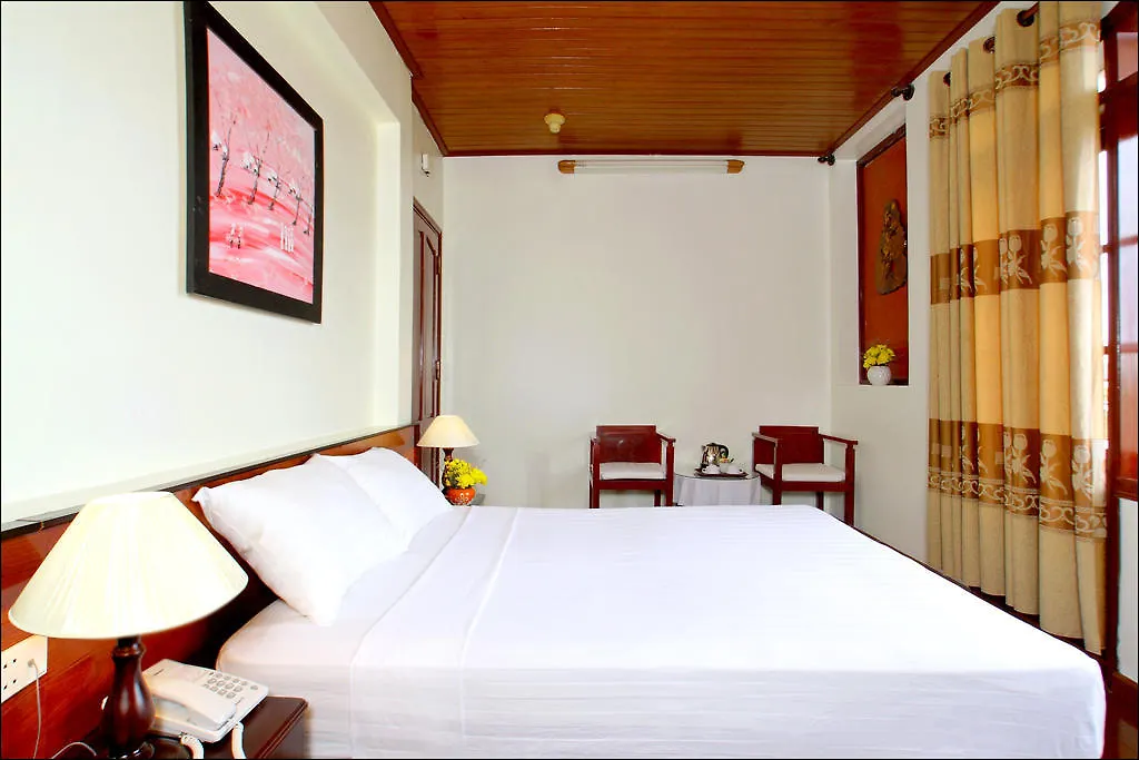 Nhi Trung Hotel هوي ان