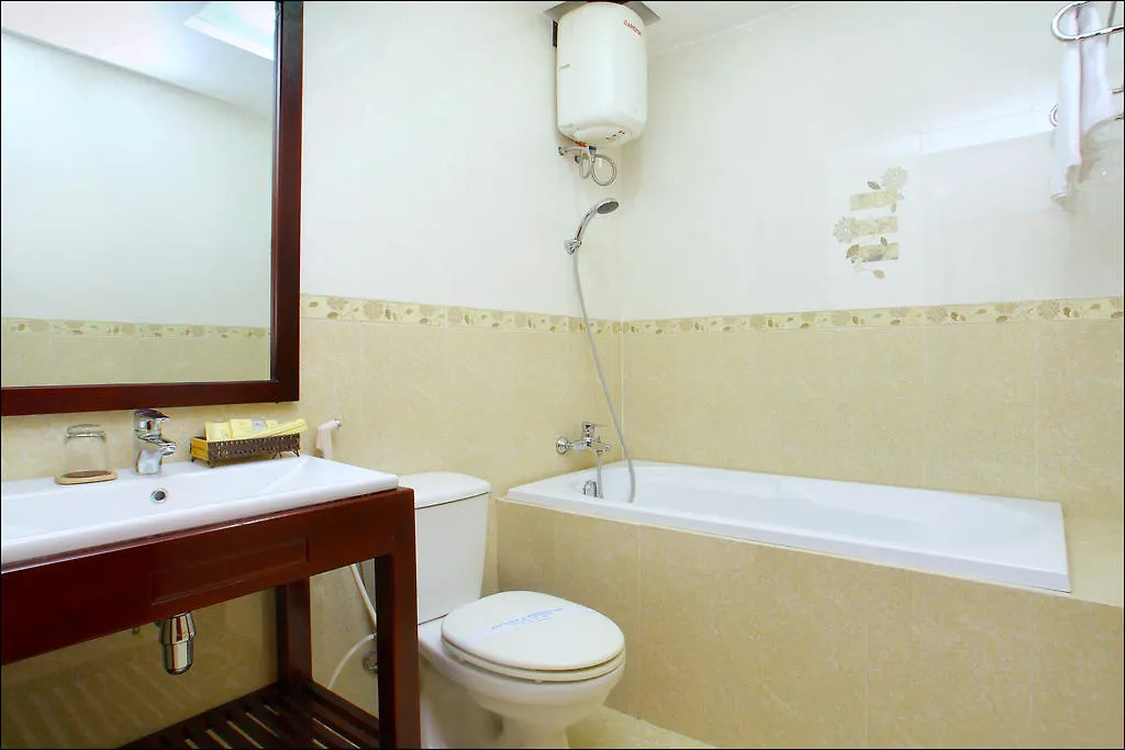 Nhi Trung Hotel هوي ان 2*,  فيتنام